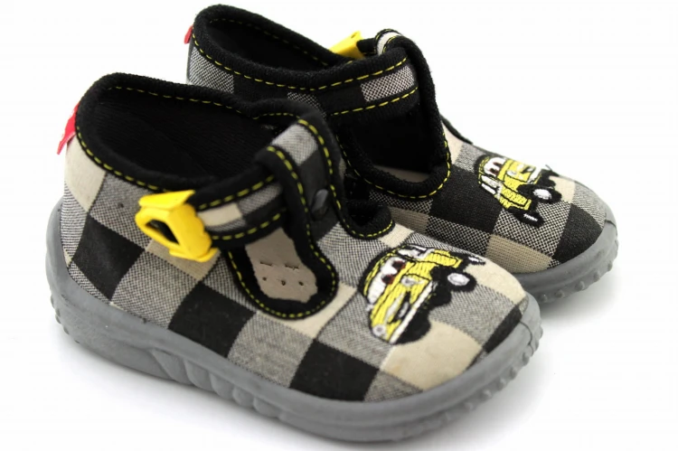 lemigo-sandra-400-kratka-czarny-szary-haft-zolty-samochod-buty-kapcie-1.JPG